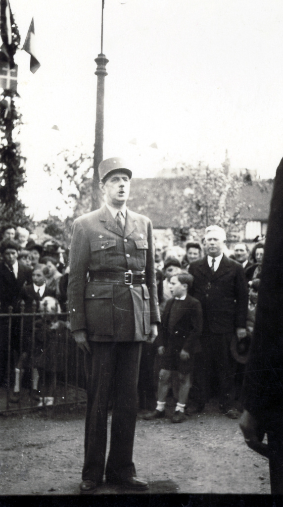 Visite du général de Gaulle à Briouze, le 10 juin 1945